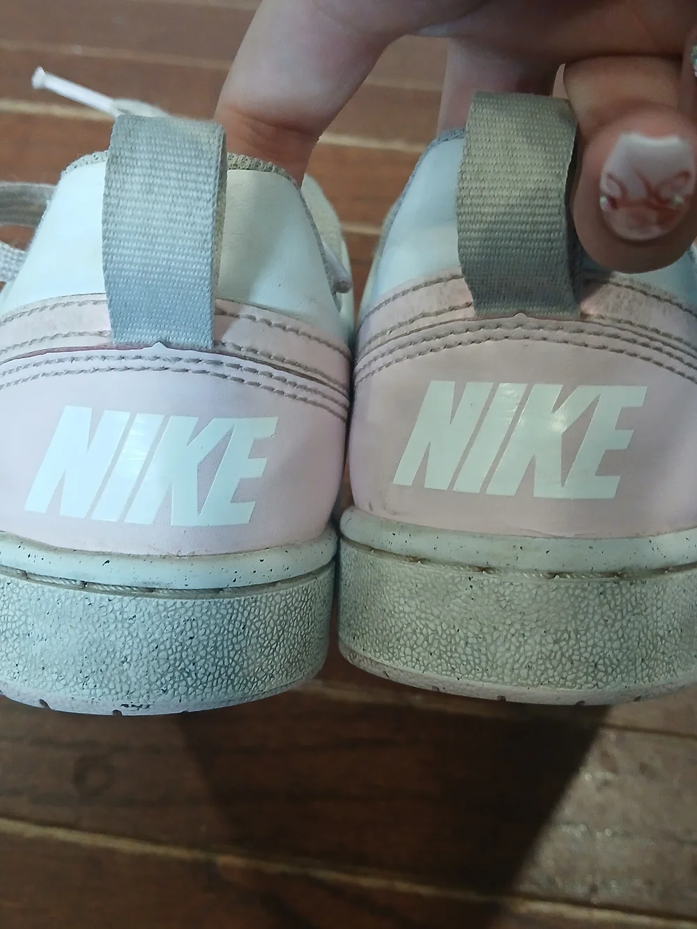 Nike Low-Top Sneakers in Light Pink and White Sz 4Y Back To School Girls
